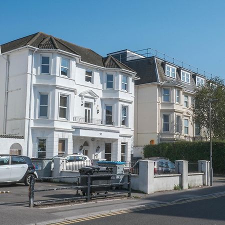 Bournemouth Beachfront Retreat 3 Bedroom 3 Bathroom Seaside B&B With Free Parking Bagian luar foto
