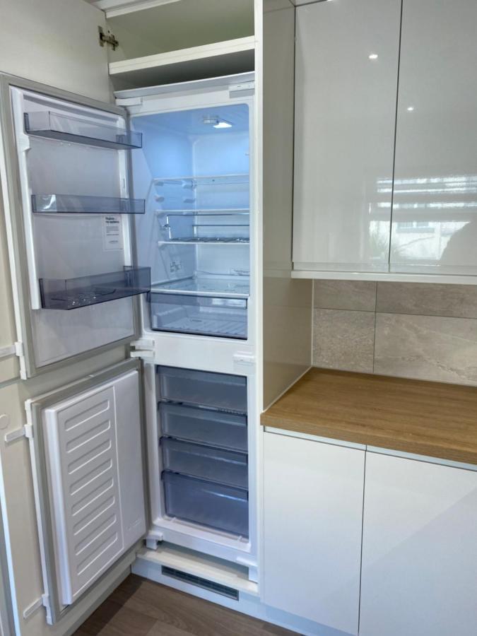 Bournemouth Beachfront Retreat 3 Bedroom 3 Bathroom Seaside B&B With Free Parking Bagian luar foto