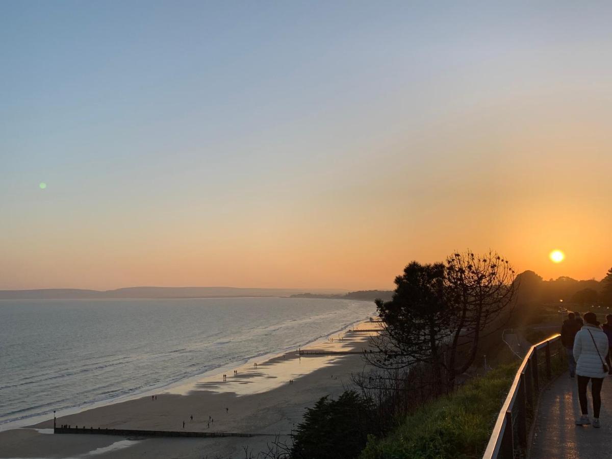 Bournemouth Beachfront Retreat 3 Bedroom 3 Bathroom Seaside B&B With Free Parking Bagian luar foto