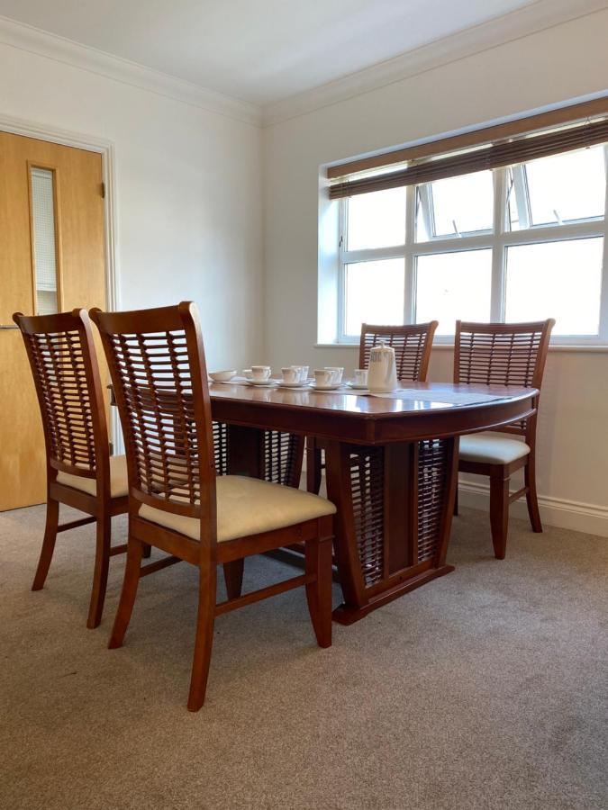 Bournemouth Beachfront Retreat 3 Bedroom 3 Bathroom Seaside B&B With Free Parking Bagian luar foto