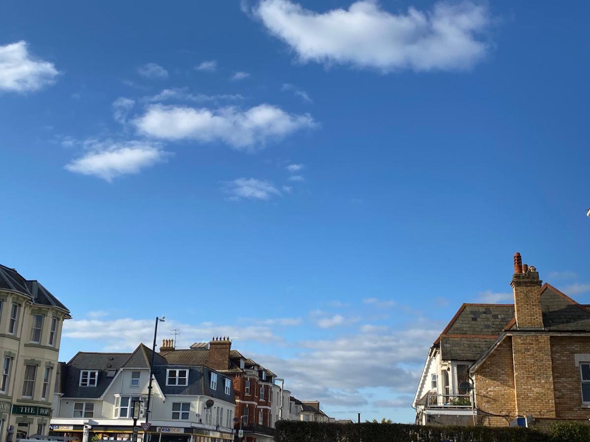 Bournemouth Beachfront Retreat 3 Bedroom 3 Bathroom Seaside B&B With Free Parking Bagian luar foto