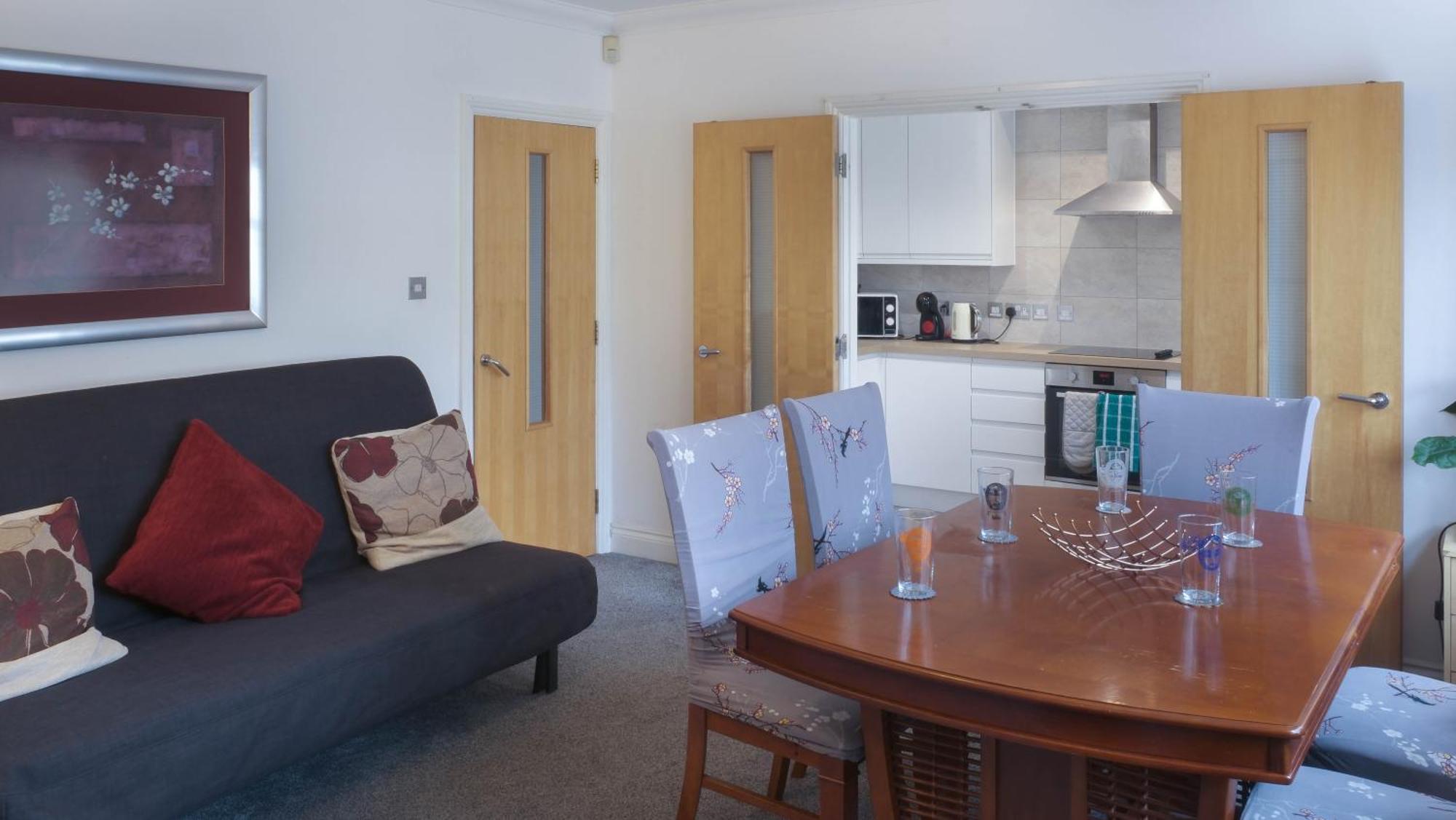 Bournemouth Beachfront Retreat 3 Bedroom 3 Bathroom Seaside B&B With Free Parking Bagian luar foto
