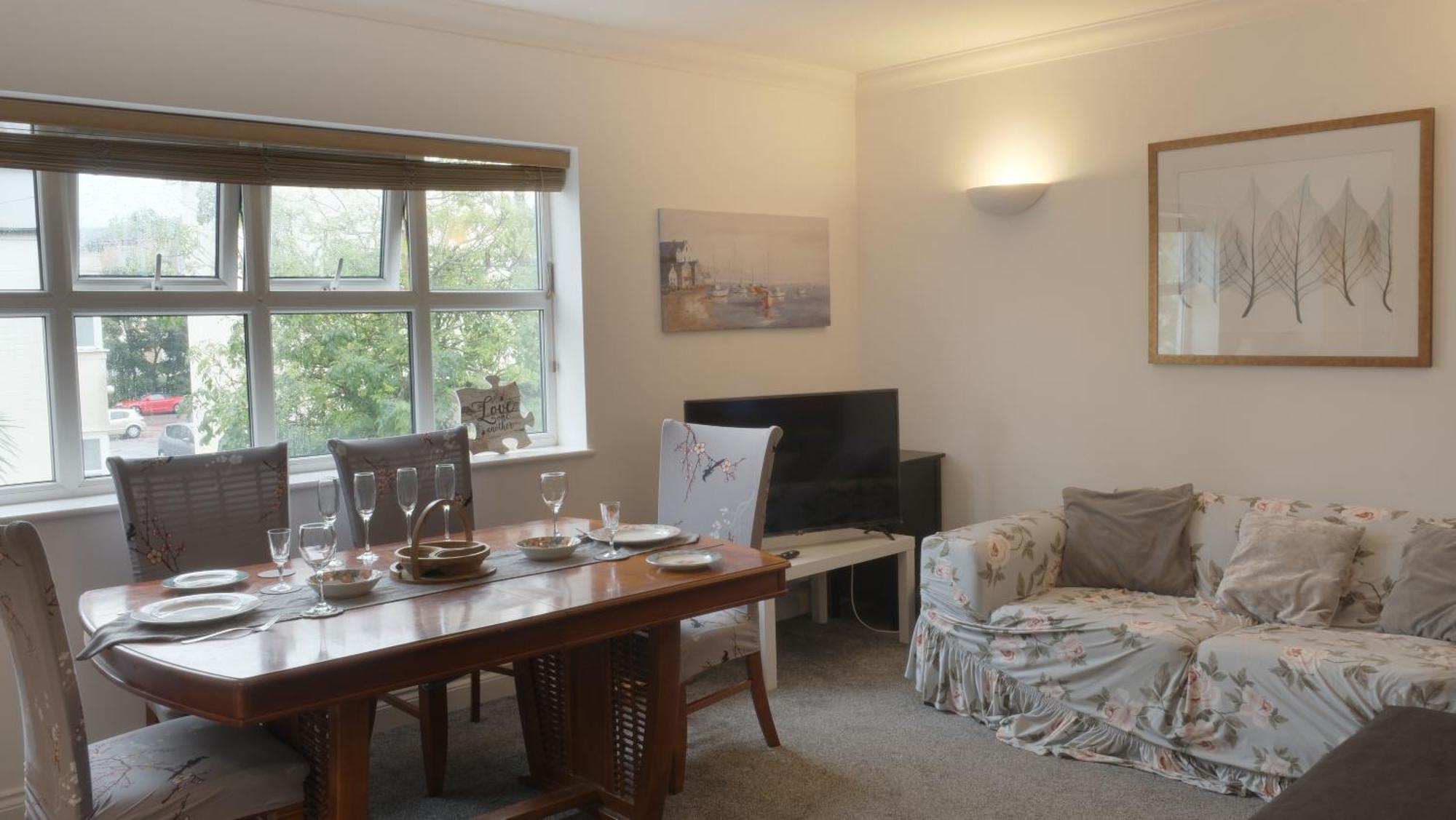 Bournemouth Beachfront Retreat 3 Bedroom 3 Bathroom Seaside B&B With Free Parking Bagian luar foto