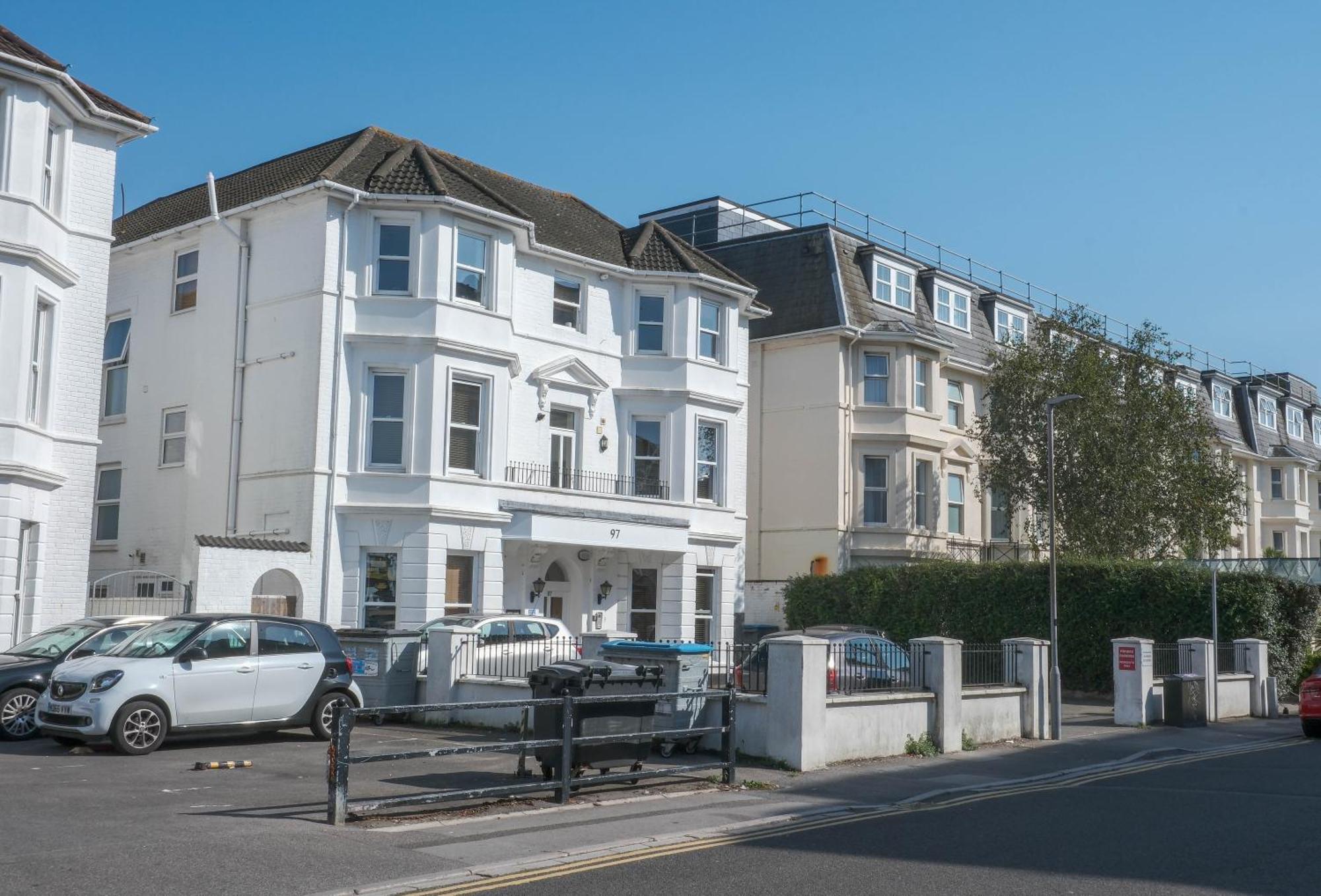 Bournemouth Beachfront Retreat 3 Bedroom 3 Bathroom Seaside B&B With Free Parking Bagian luar foto