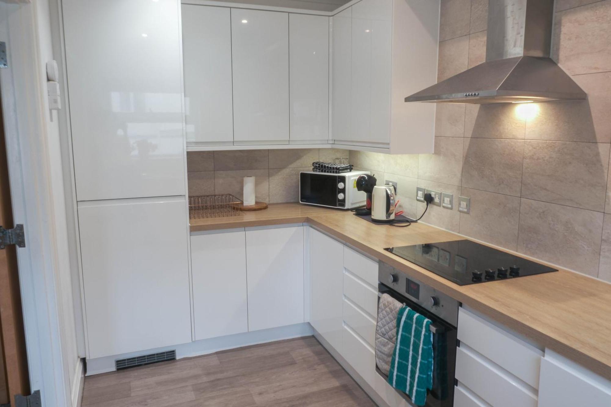 Bournemouth Beachfront Retreat 3 Bedroom 3 Bathroom Seaside B&B With Free Parking Bagian luar foto