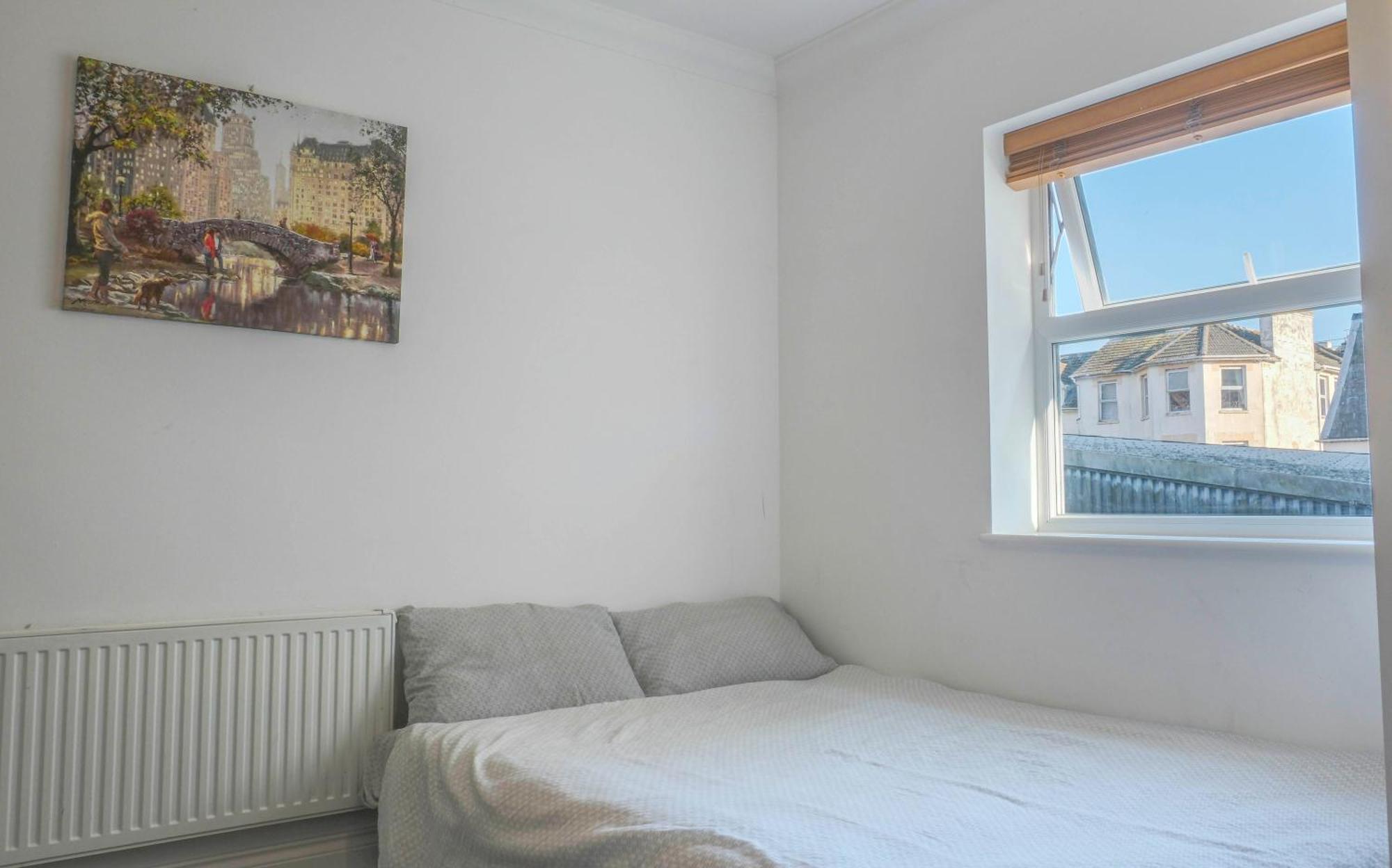 Bournemouth Beachfront Retreat 3 Bedroom 3 Bathroom Seaside B&B With Free Parking Bagian luar foto