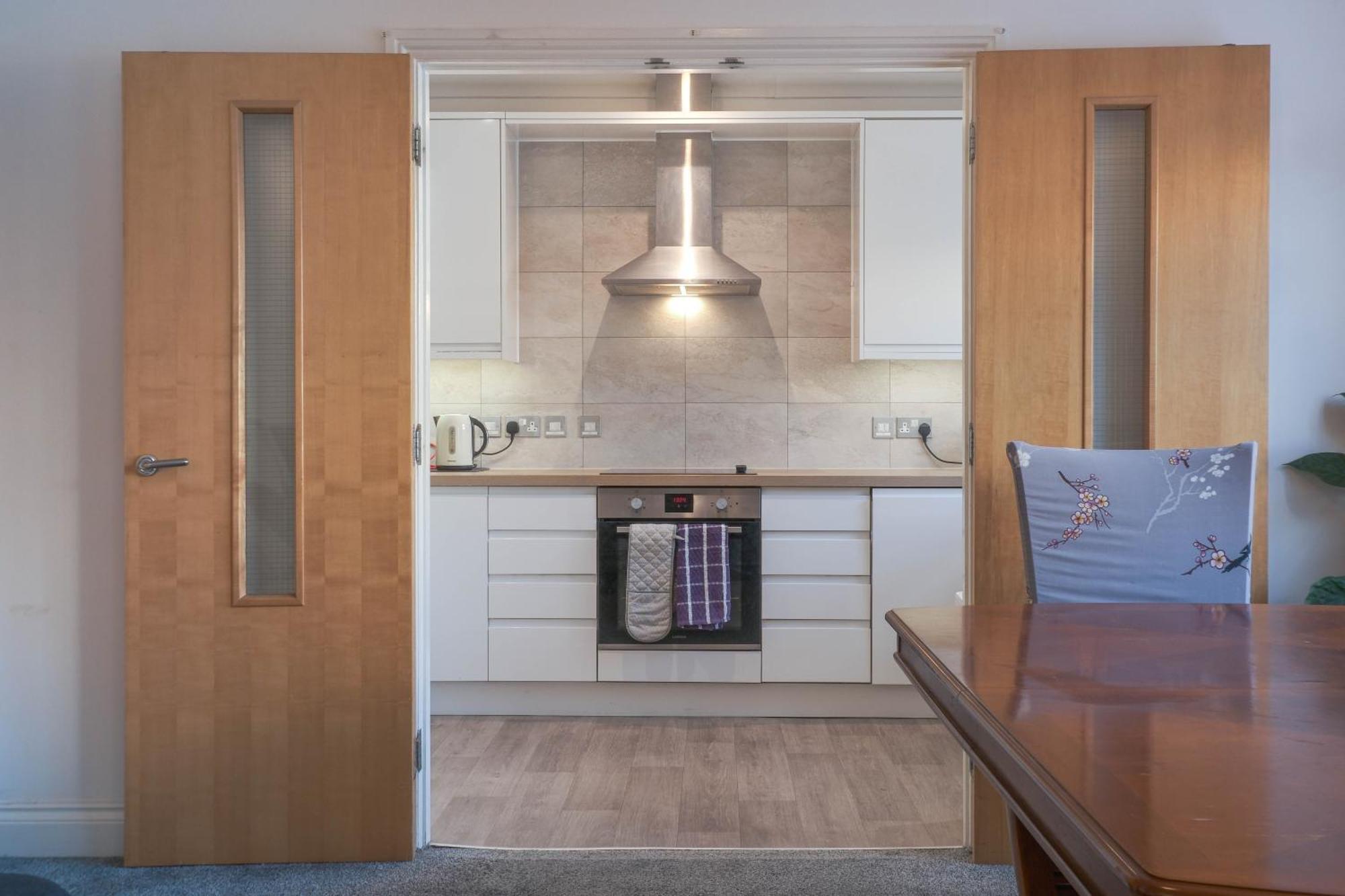 Bournemouth Beachfront Retreat 3 Bedroom 3 Bathroom Seaside B&B With Free Parking Bagian luar foto