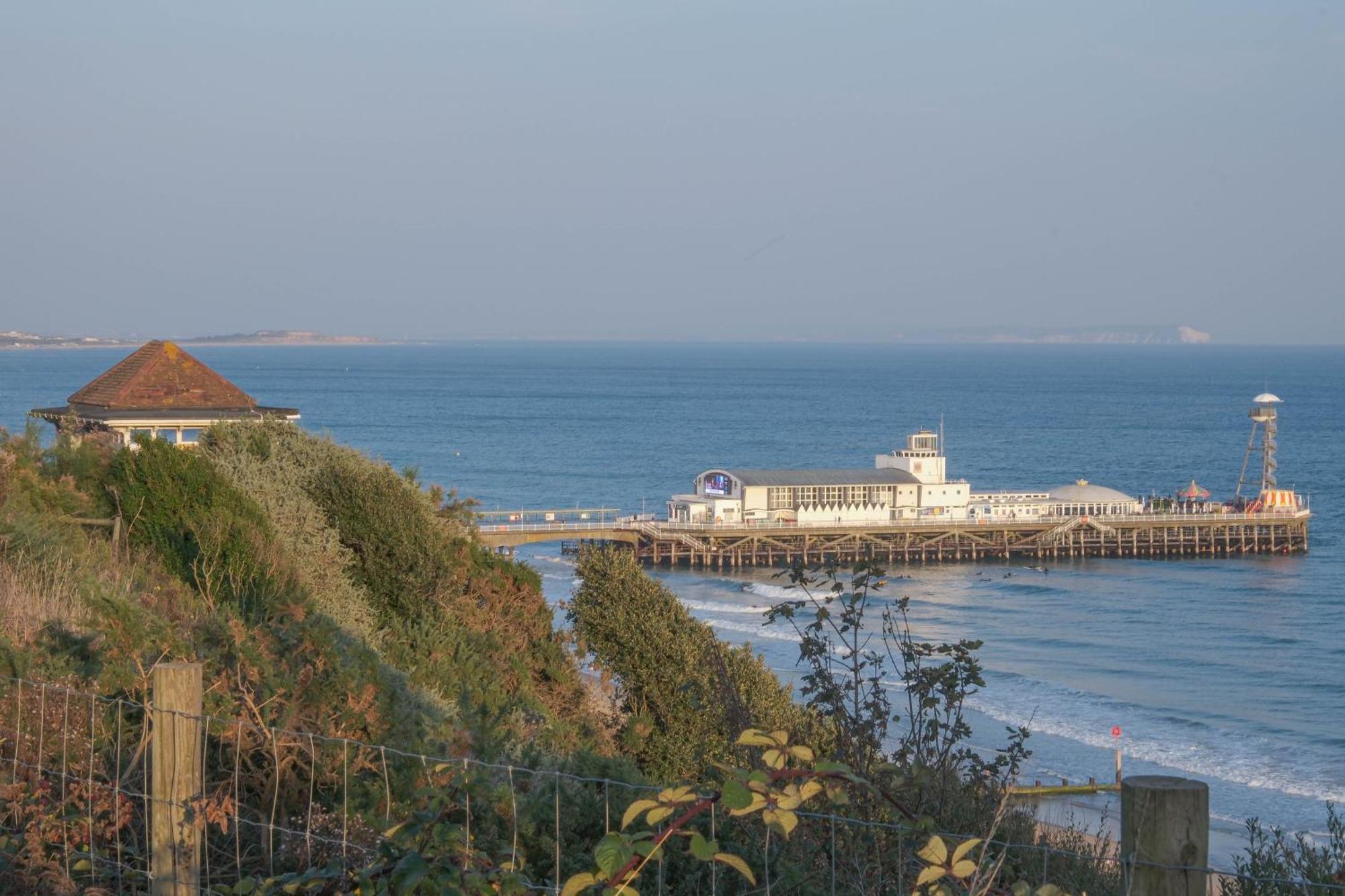 Bournemouth Beachfront Retreat 3 Bedroom 3 Bathroom Seaside B&B With Free Parking Bagian luar foto