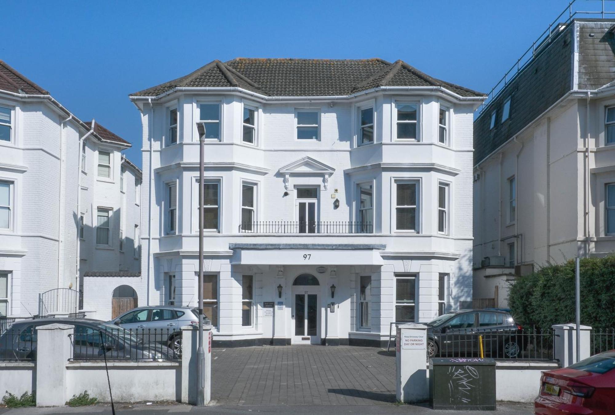 Bournemouth Beachfront Retreat 3 Bedroom 3 Bathroom Seaside B&B With Free Parking Bagian luar foto