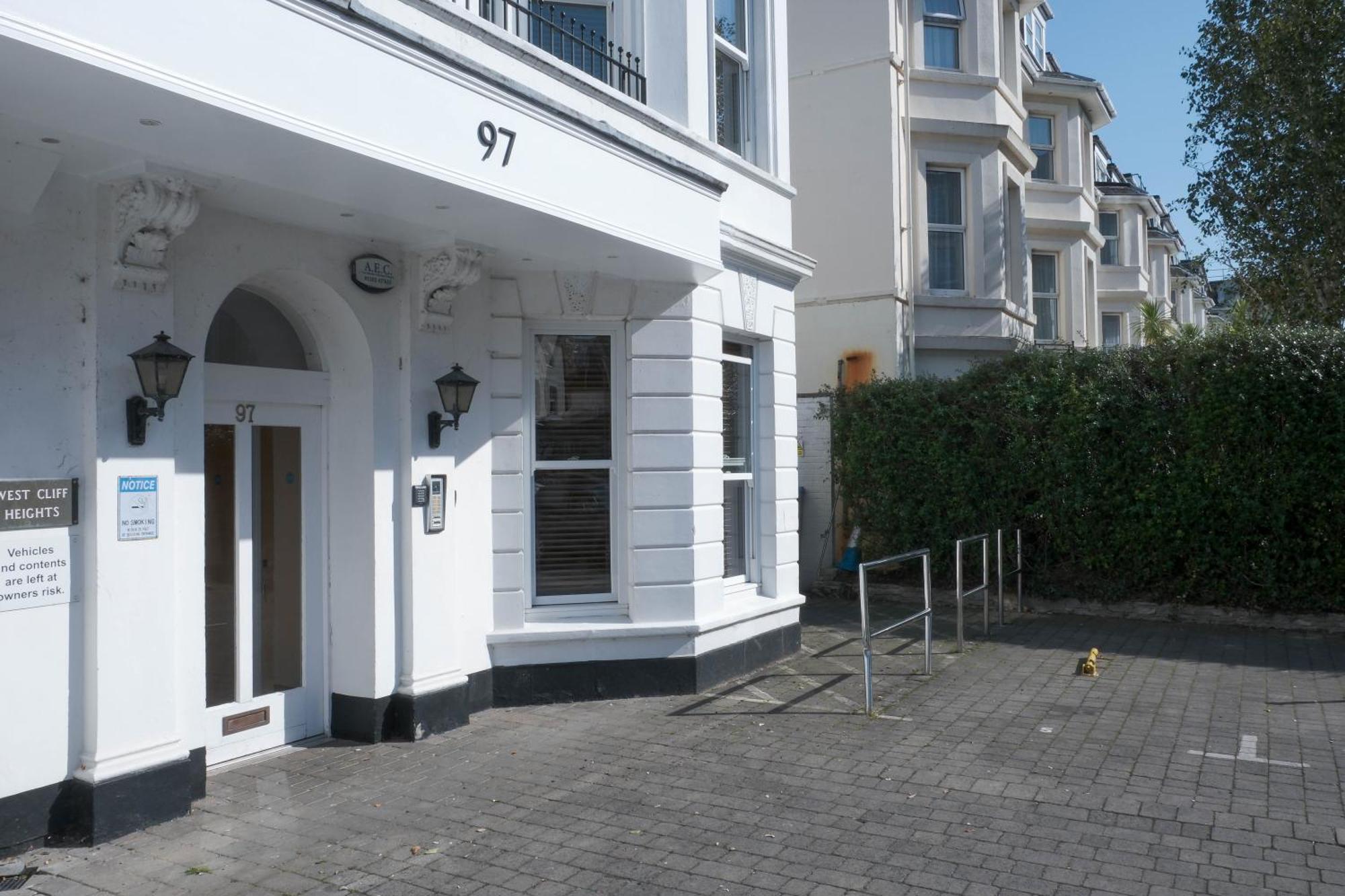 Bournemouth Beachfront Retreat 3 Bedroom 3 Bathroom Seaside B&B With Free Parking Bagian luar foto