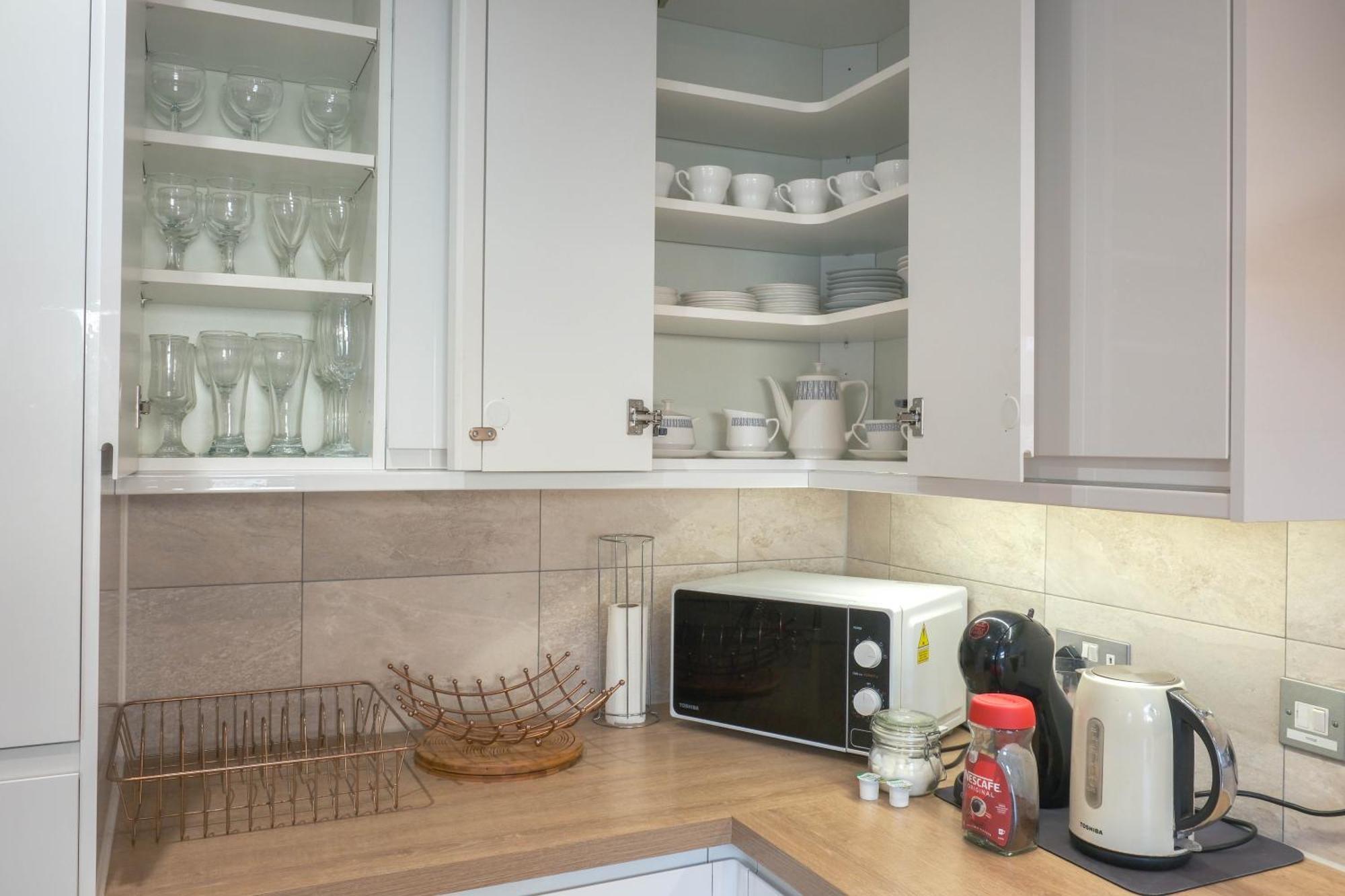 Bournemouth Beachfront Retreat 3 Bedroom 3 Bathroom Seaside B&B With Free Parking Bagian luar foto