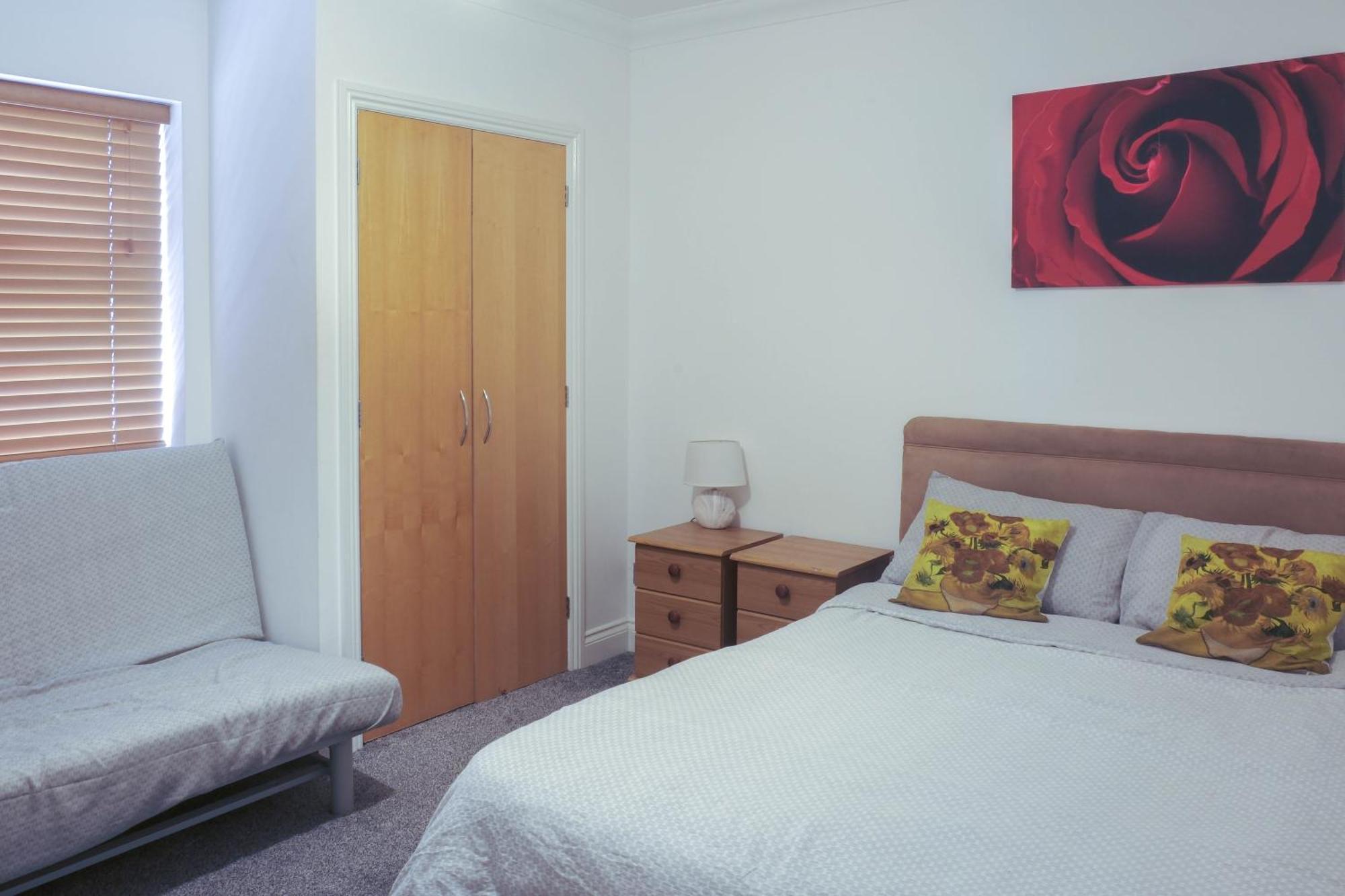 Bournemouth Beachfront Retreat 3 Bedroom 3 Bathroom Seaside B&B With Free Parking Bagian luar foto