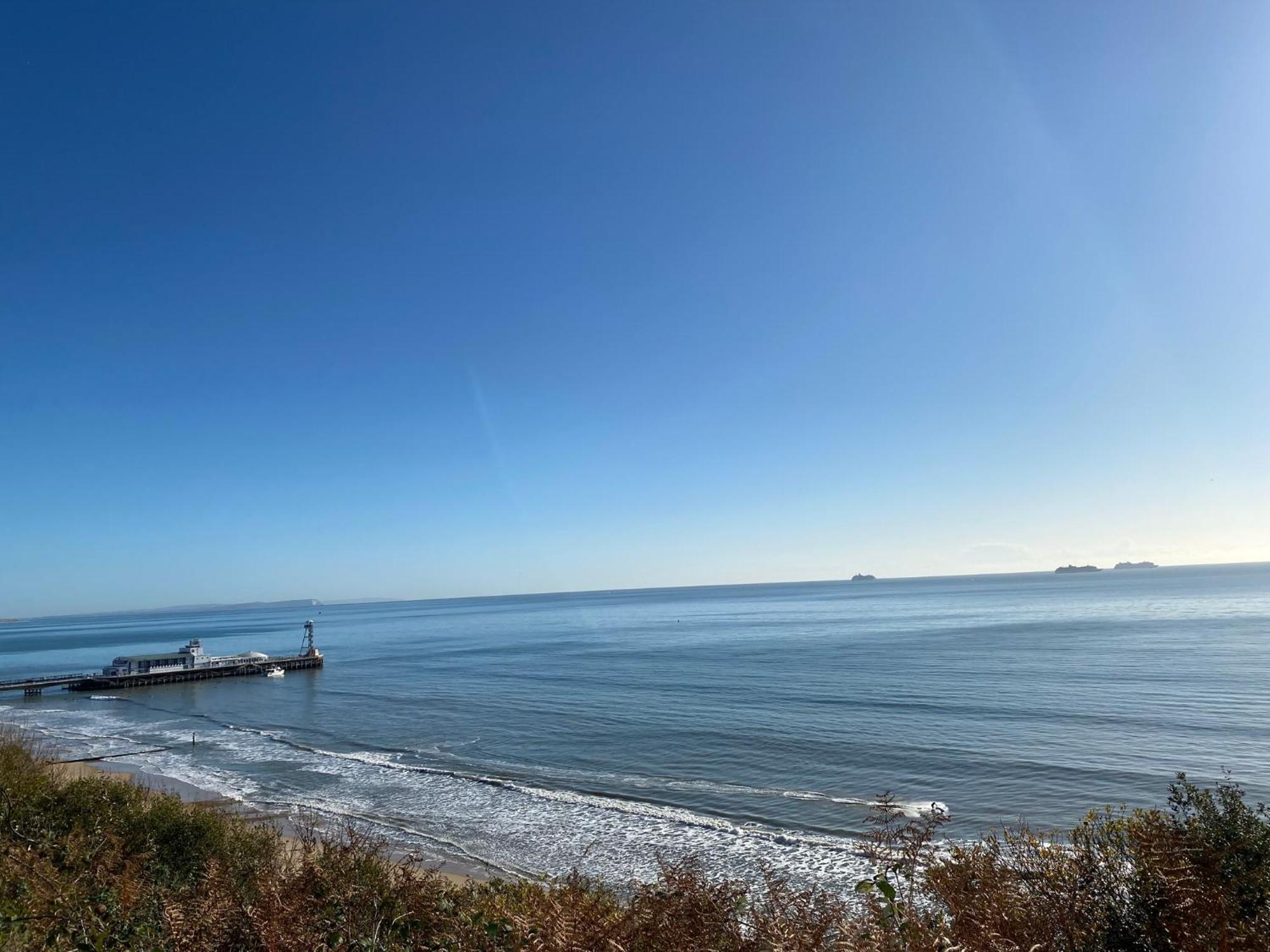 Bournemouth Beachfront Retreat 3 Bedroom 3 Bathroom Seaside B&B With Free Parking Bagian luar foto